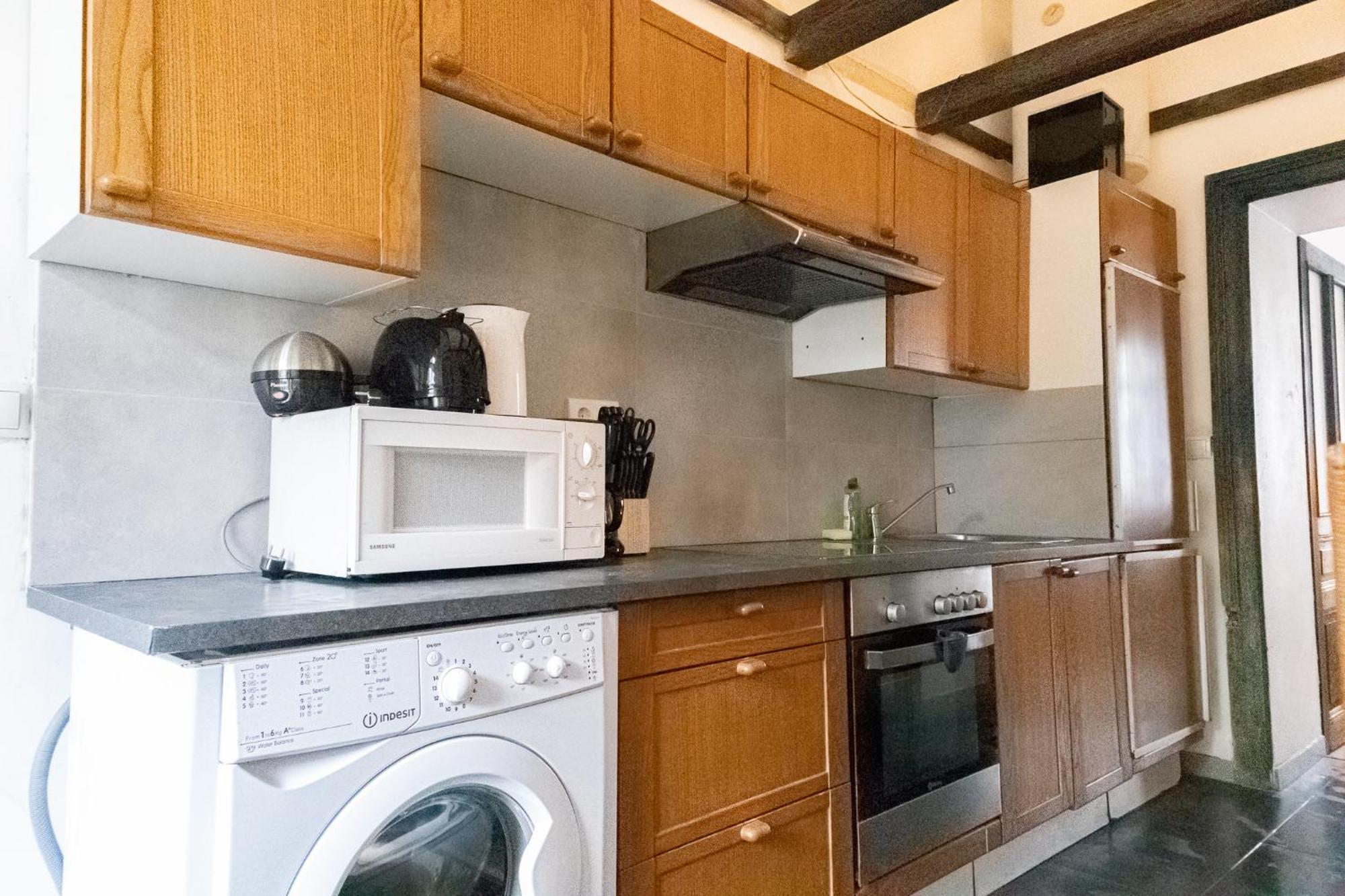 Friendly 2br Apt- Near U6 Station Am Schoepfwerk * Wenen